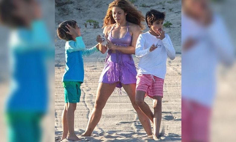 شاكيرا تقضي عطلتها الصيفية برفقة أبنائها في أحد شواطئ المكسيك